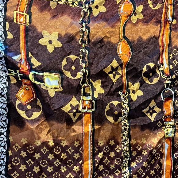 Sexy lion Large Monogram confidential Silk Scarf - Picture 2 of 5